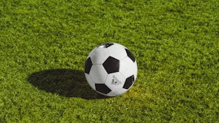 足球比赛精彩进球瞬间集锦视频封面 - 球员射门动作特写